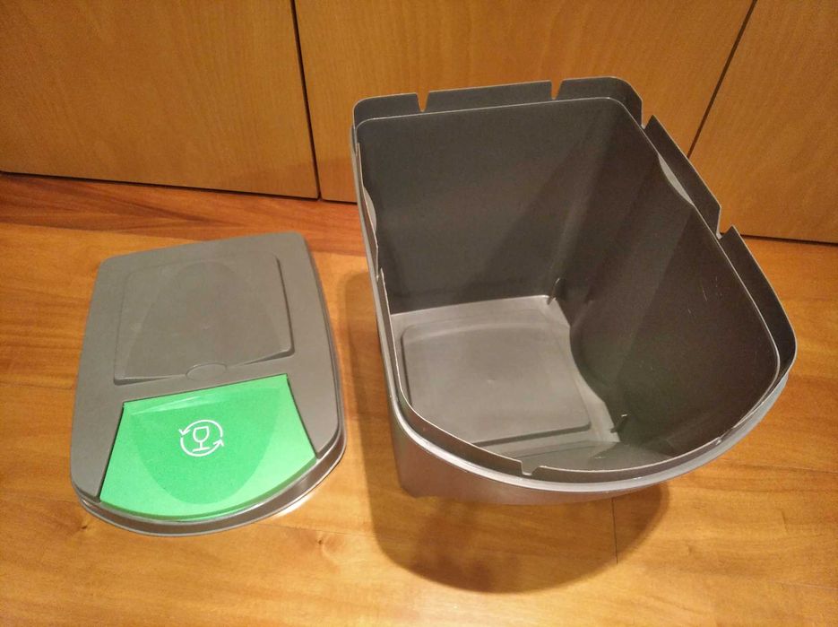 Ecoponto / balde de reciclagem com tampa