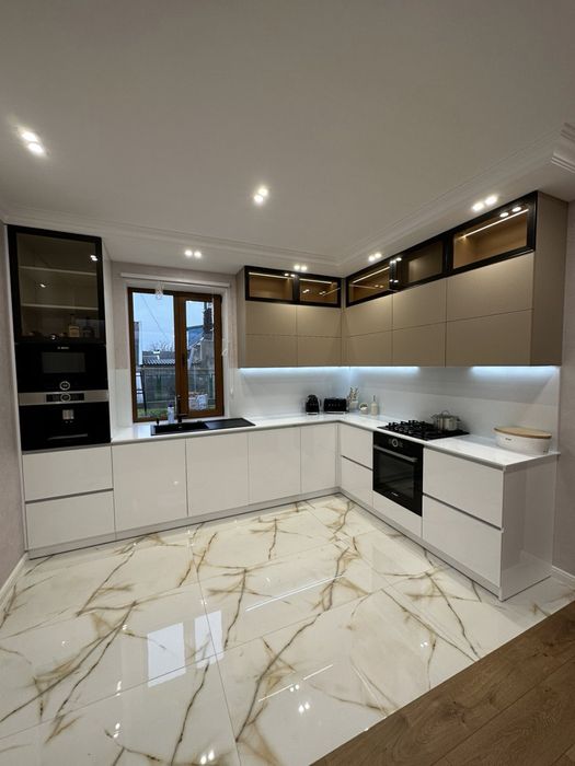 Кухні на замовлення