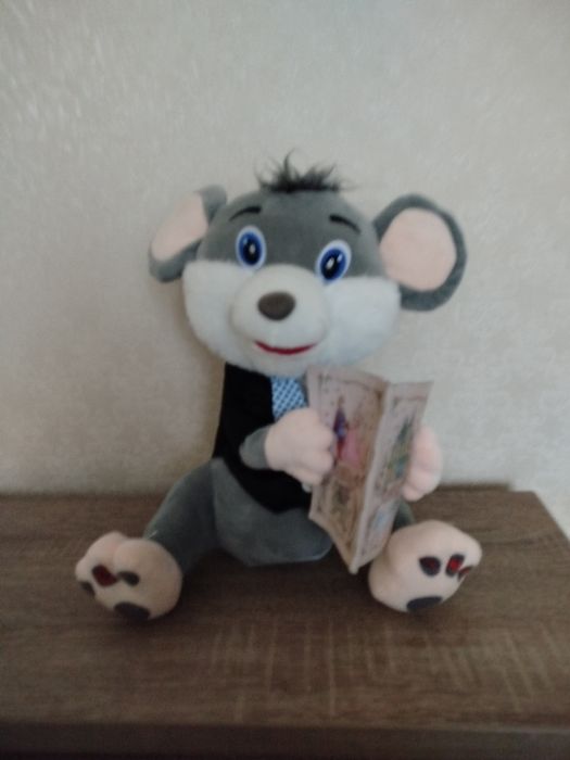 Продам іграшку-мишка, що розповідає казки