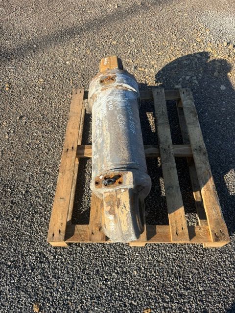 Volvo L 110 F/L120F USED HYDRAULIC CYLINDER komplqetbsiłowników do ładowarki