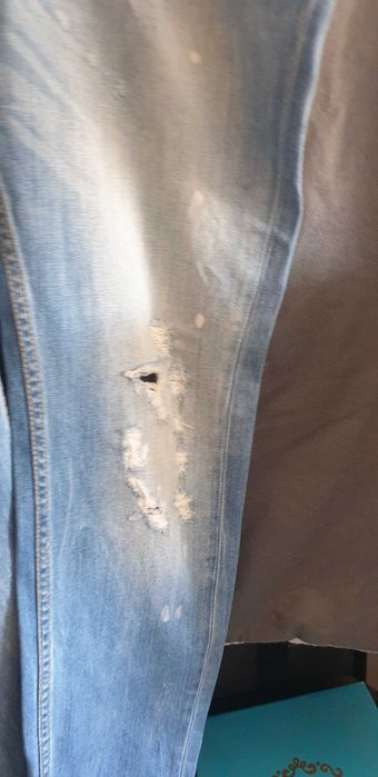 Jeans Mango com detalhes