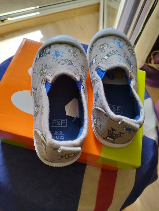 Buty, kapcie dziecięce rozmiar 22.