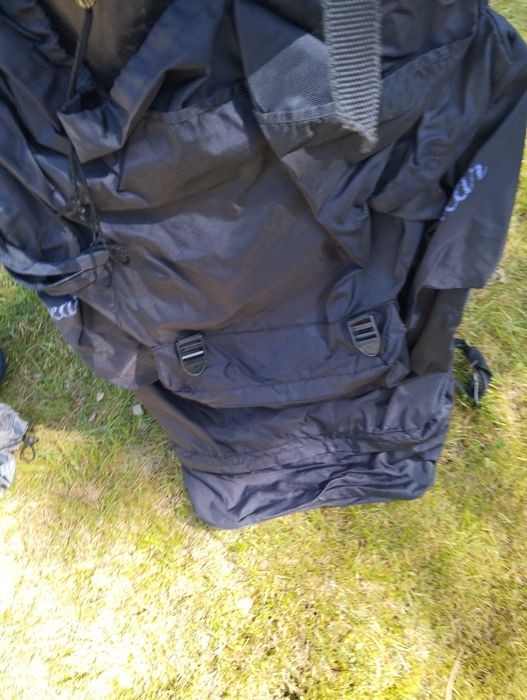 Duży plecak podróżny ze stelażem