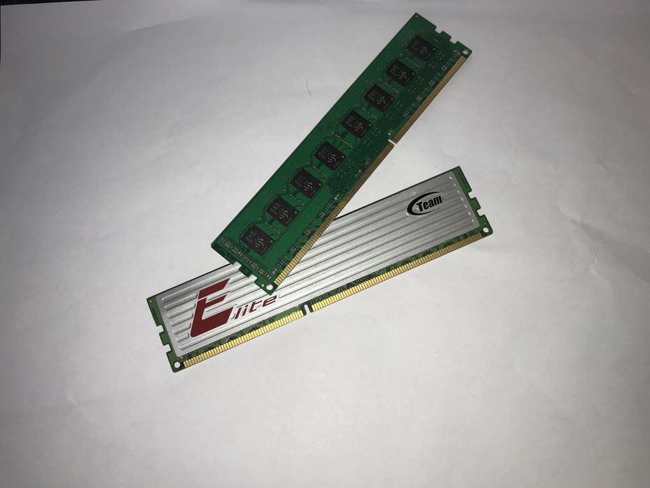 Планки внутреней памяти  по 4gb