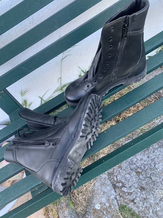 Botas novas (equipamento segurança)