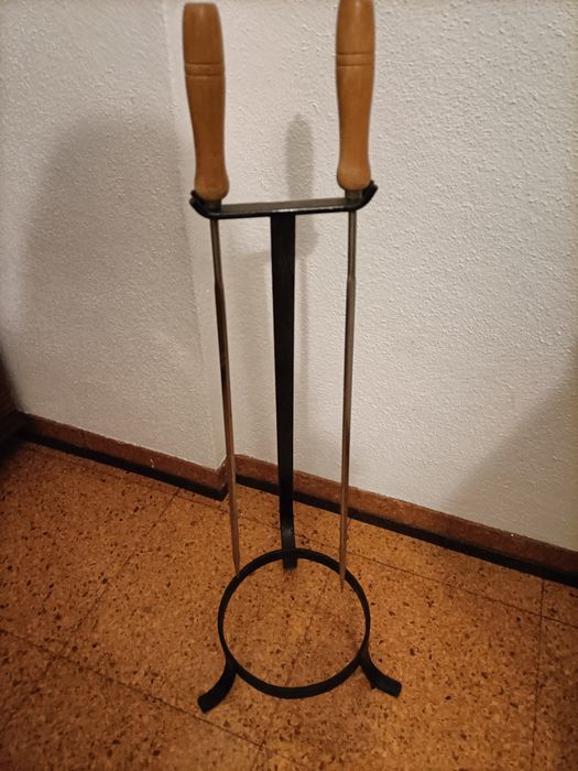 Suporte e espetos para espetadas