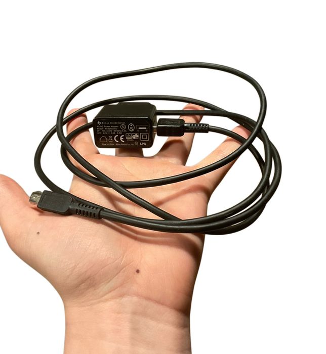 Texas Instruments TI-84 Plus Python + pudełko, dedykowana ładowarka, instrukcje