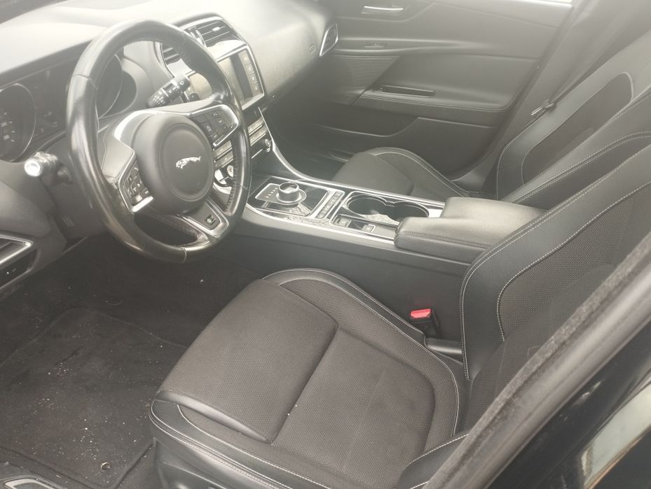Jaguar XE 2.0 D R- Sport Auto.