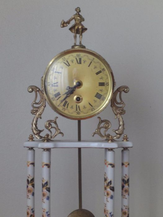 Relógio PINTADO Á MÃO em Porcelana da Marca ALFA