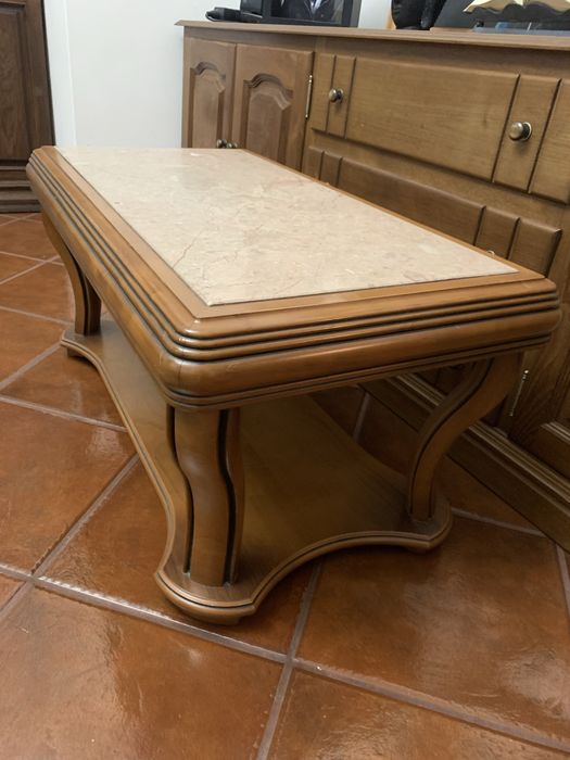 Mesa de centro em madeira com pedra mármore