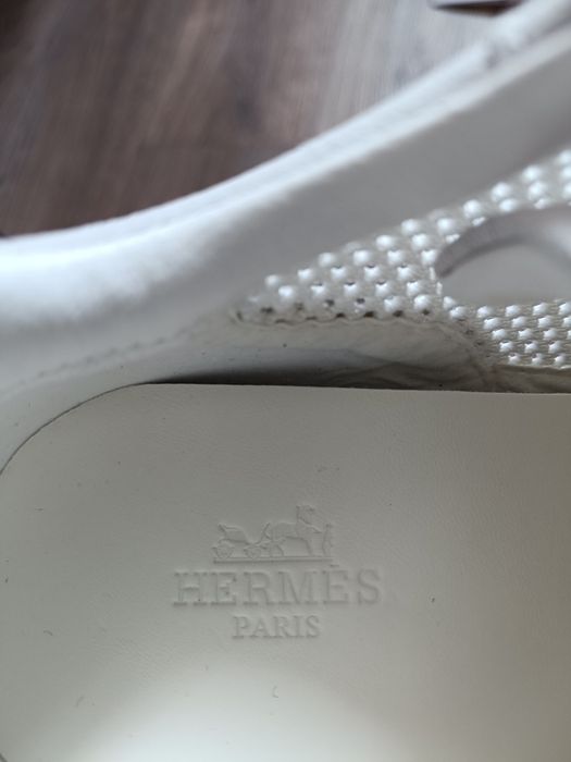 Кросівки Hermes.