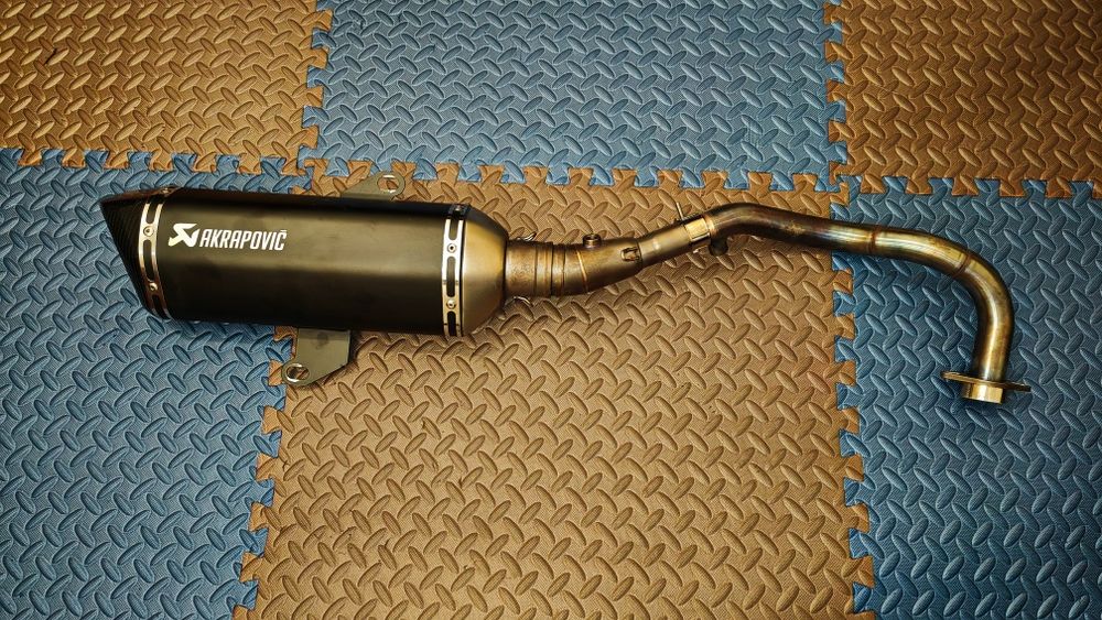 Vendo escape akrapovic para Honda Adv 350  2025