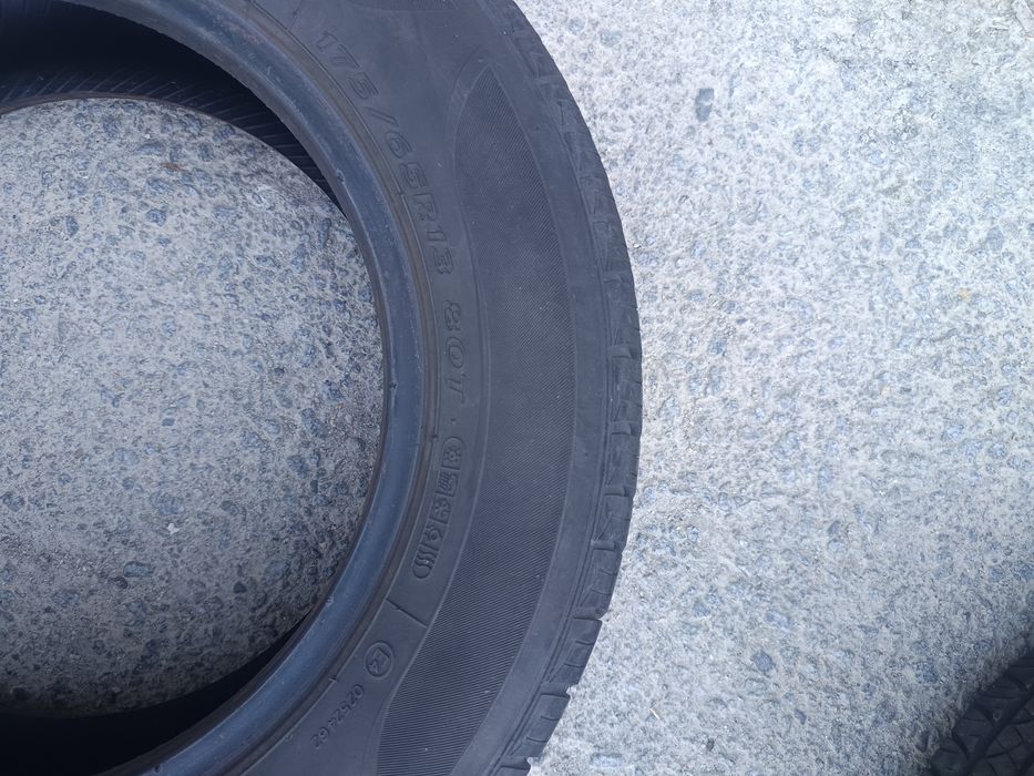 02 Pneus 175/65 R13 por 15€