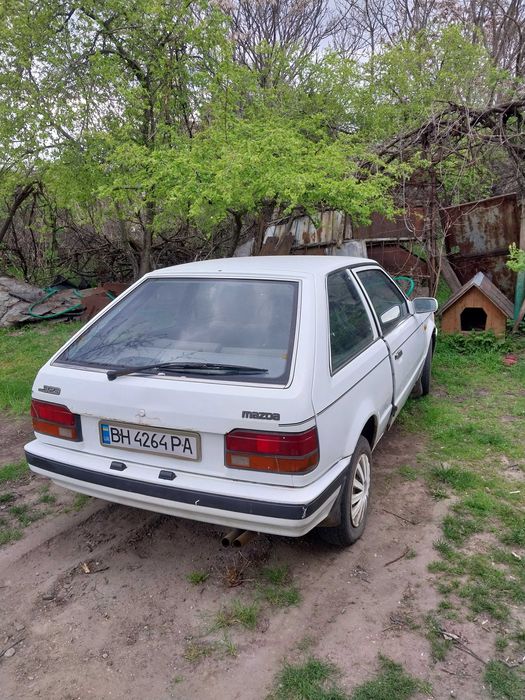 Мазда 323 Mazda автомобиль
