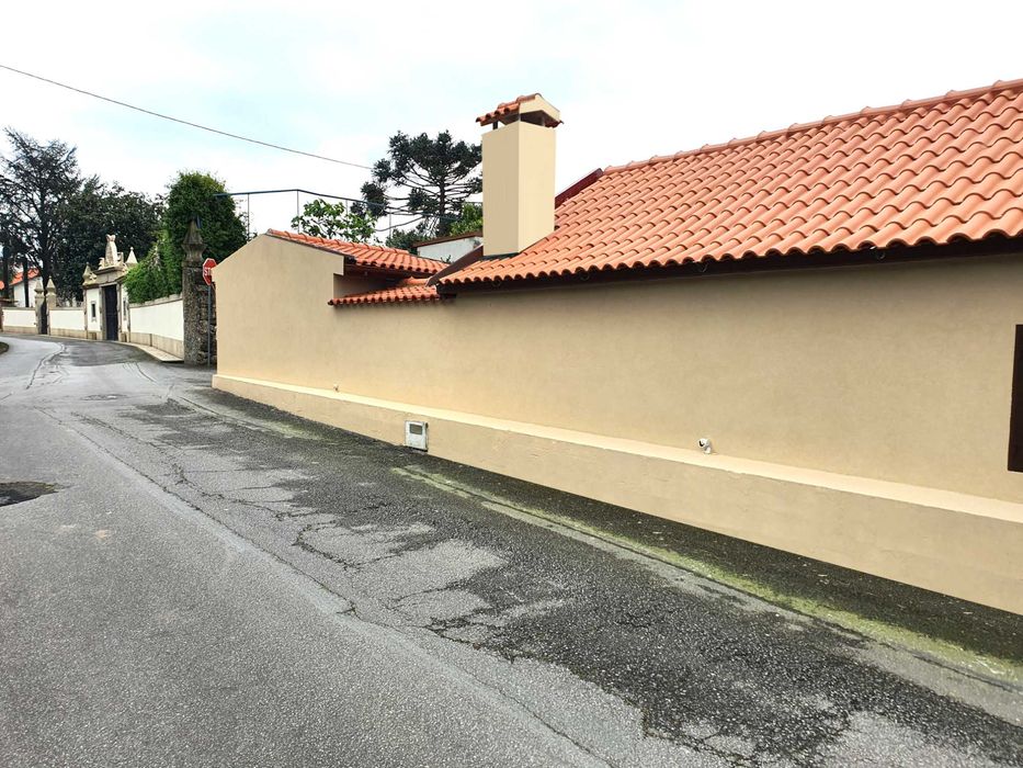 Moradia 4 Frentes Térrea T2 com Garagem Fechada