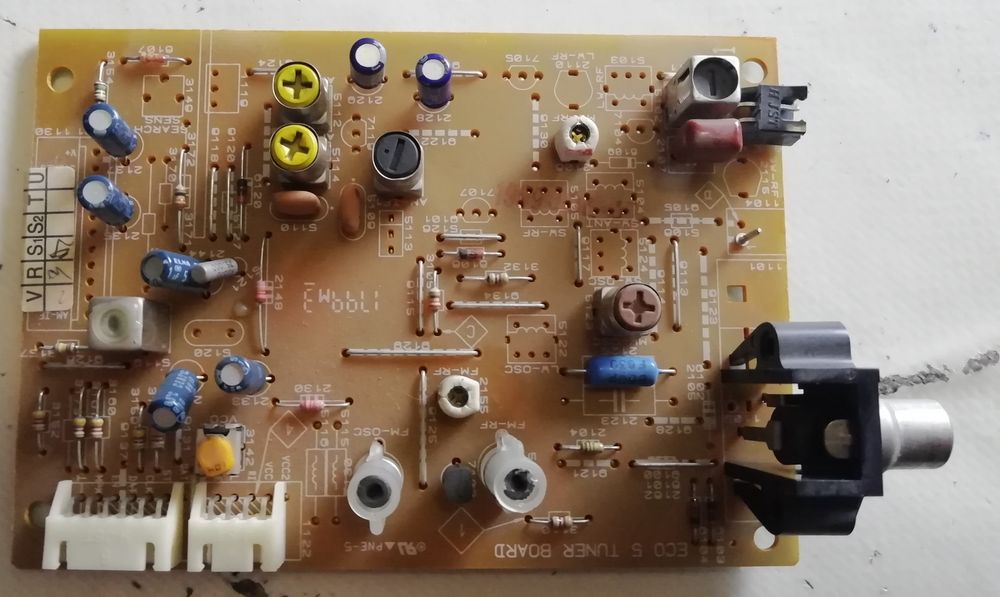 Стереофонический FM-тюнер с музыкального центра  philips  FW390C/34