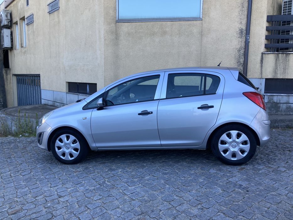 Opel Corsa 1.3 CDTI  diesel 5 lugares. Ano 2011