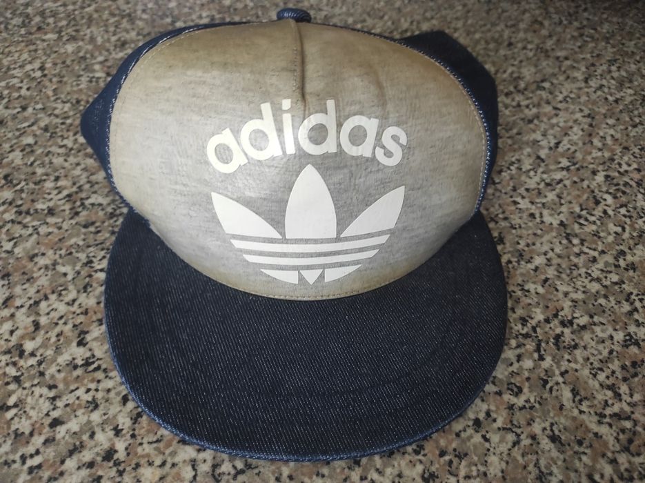 Boné de homem desportivo