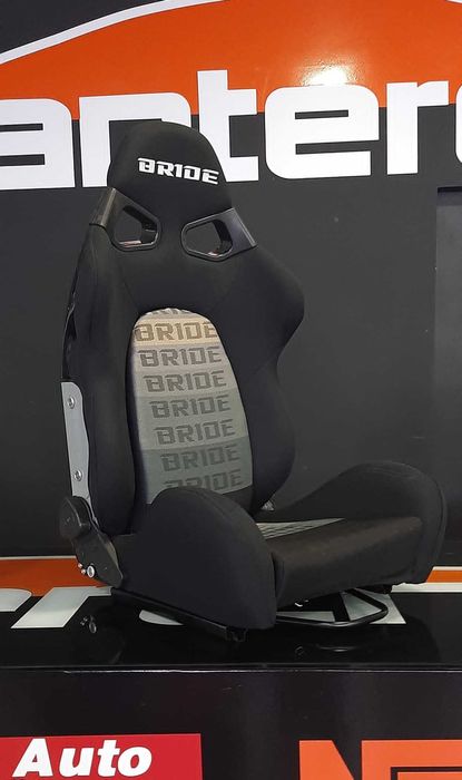 Par de Baquets Bride Pretas e Vermelhas