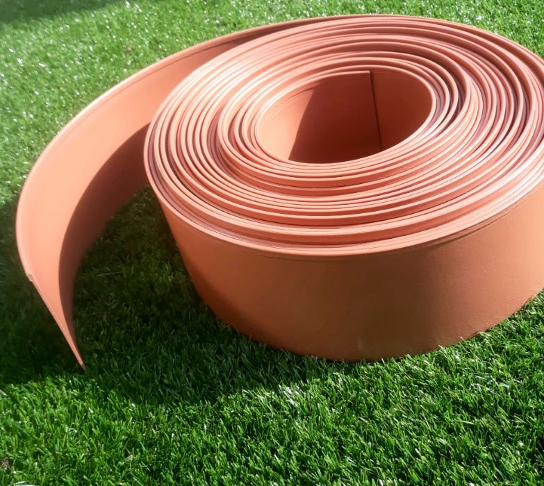 Separador flexível Relva ou pedra : verde, castanho e preto; 40€/Rolo