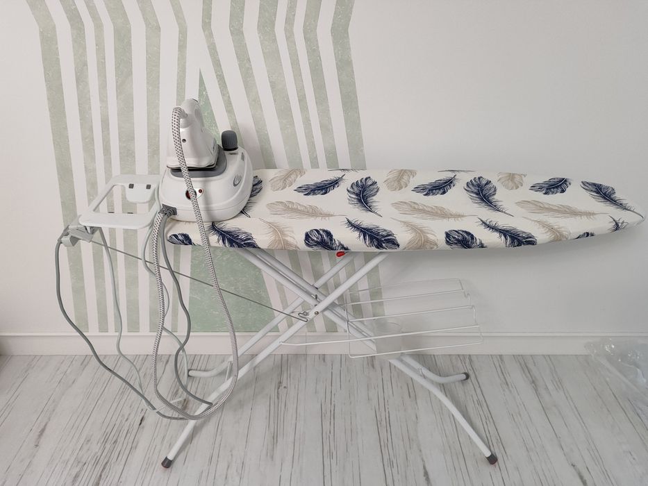 Stacja parowa Clatronic  2000w plus deska do prasowania.