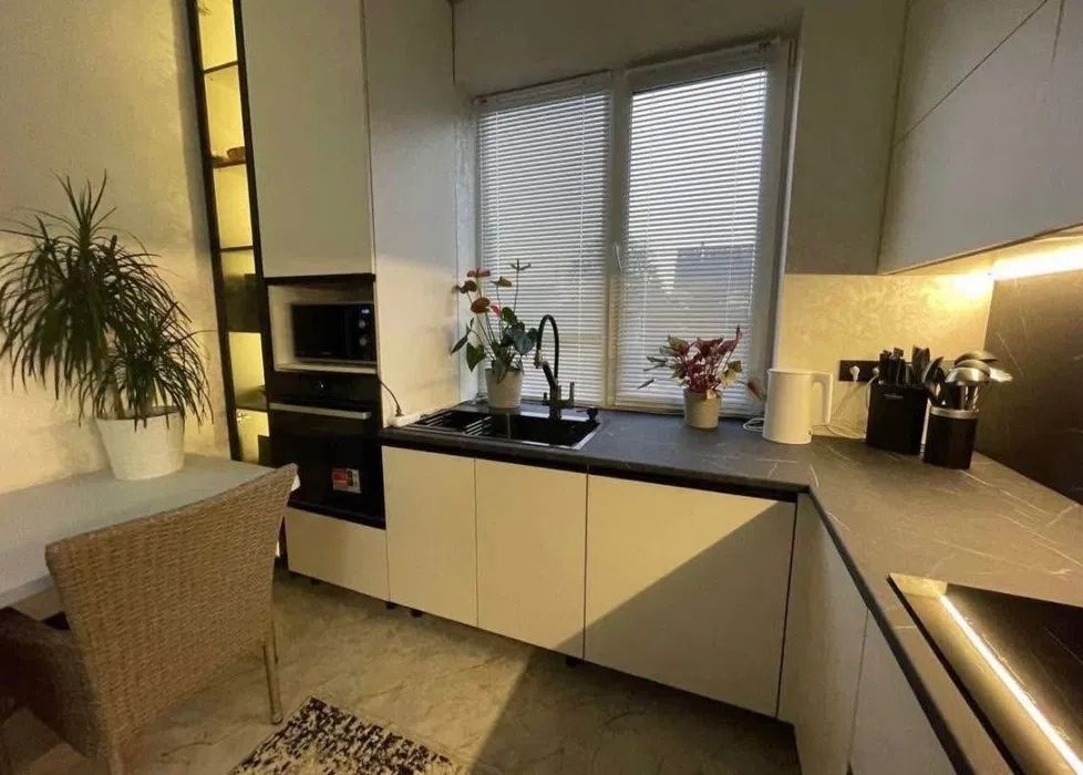 Продам двохповерховий будинок