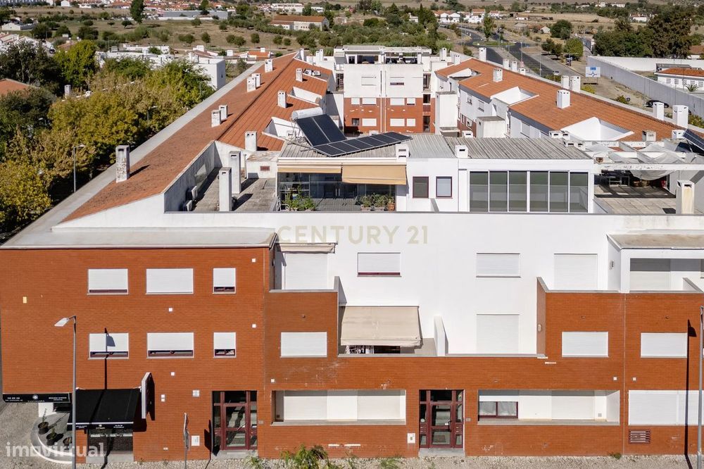 Apartamento T4 Duplex com varandas e Terraço - Lugar de Garagem na cav