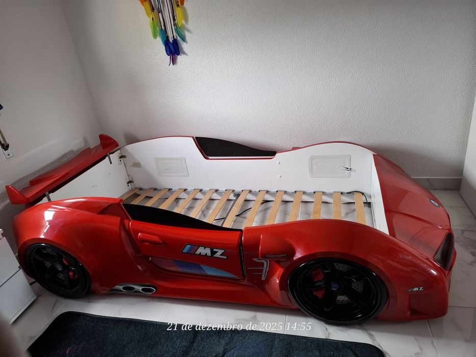Cama robusta  BMW com leds