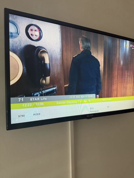 Tv smart 32”  Silver