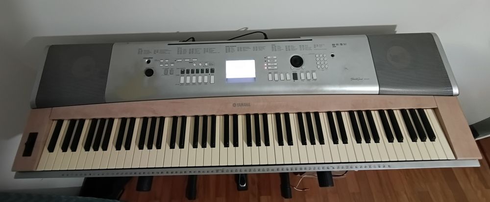 Piano Yamaha Portable Grand DGX-620