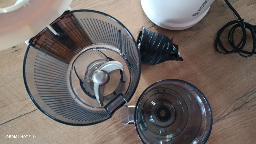 Wyciskarka wolnoobrotowa pionowa blender Aobosi ZM1907B 180 W -  BEŻ