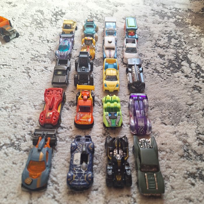 Машинки Hotwheels