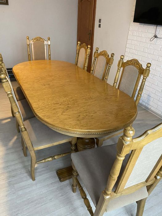 Stół dębowy z krzesłami