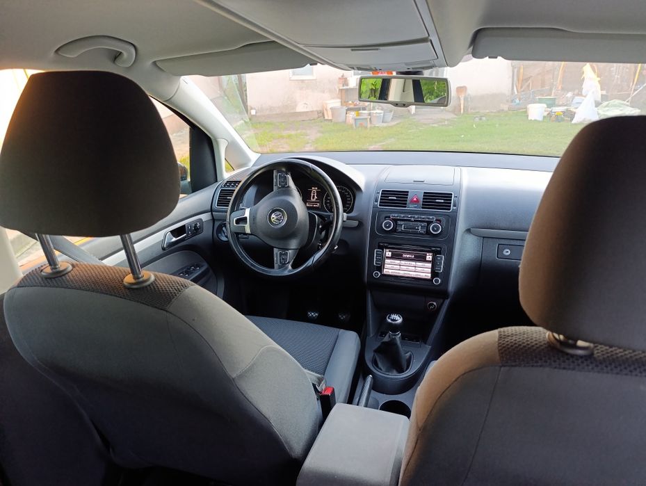 Продам Volkswagen Touran 2011 року