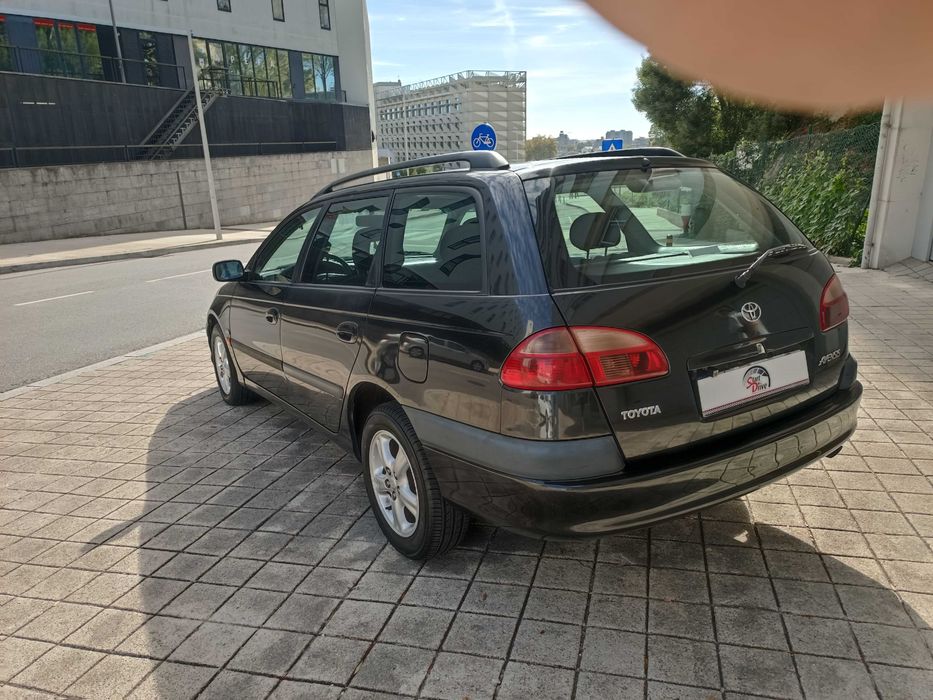 Toyota avensis SW 2.0 d4-d 110cv de 2001