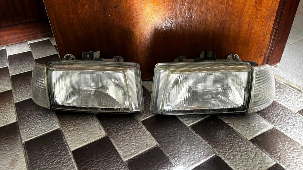 2 Faróis Frontais Originais VW Polo Variant