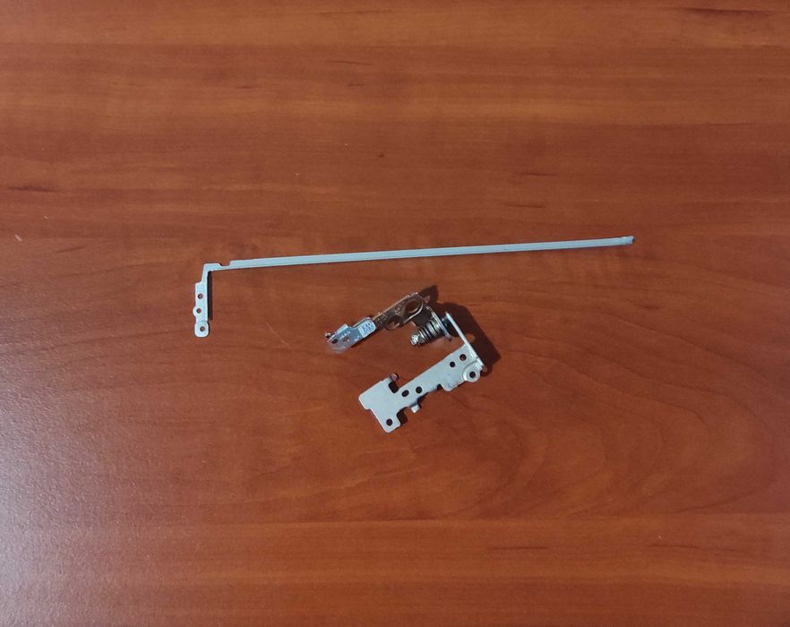 левая петля матрицы ноутбука HP 250 G6 / 255 G6 (надломана)