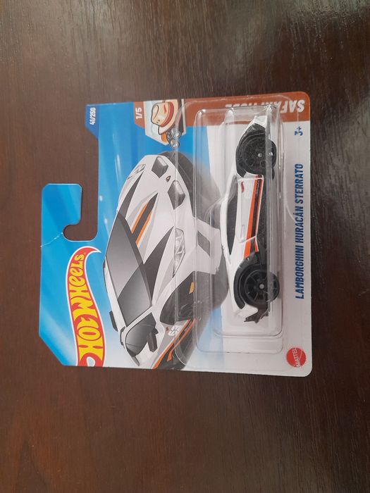 Hot wheels lamborghini huracan sterrato