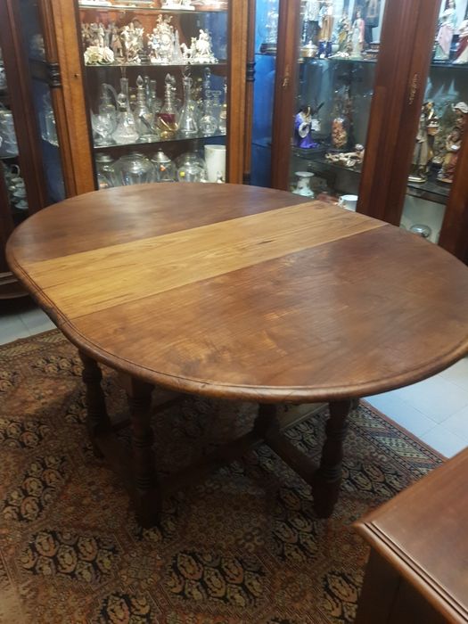 Mesa rústica redonda, com aumentos