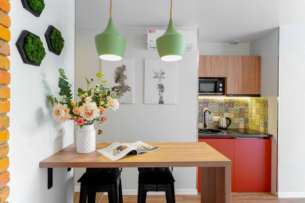 Сучасна ТЕПЛA студія подобово: Ідеально для відпочинку та роботи #T432