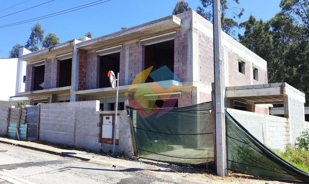 Magníficas Moradias T3+1 Geminadas em São Miguel de Souto