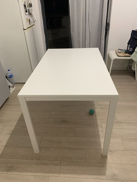 Mesa branca Ikea