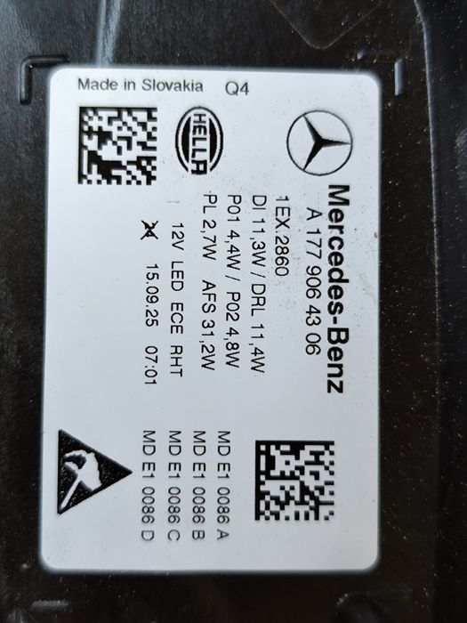 Farol esquerdo Mercedes W177