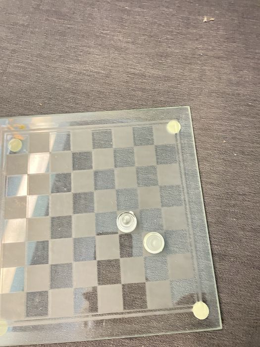 Szachownica i szachy ze szkła