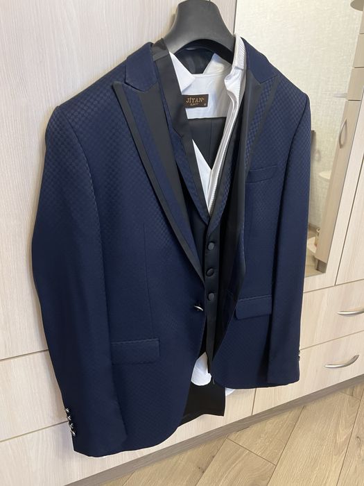 Стильний чоловічий костюм (смокінг), синій, 50 р.
