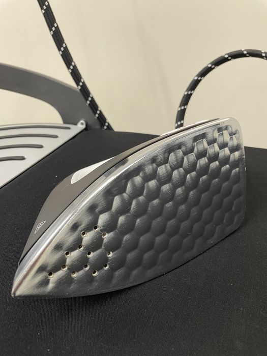 Як нова Miele B 2847 прасувальна система з парою та активним столом