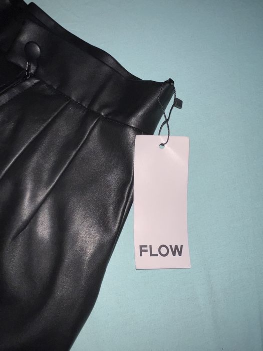 Юбка из эко кожи черная