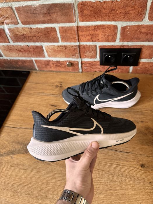 czarne buty sportowe Nike Air Zoom Pegasus