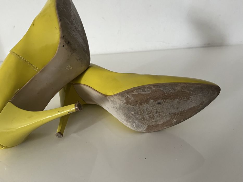 Buty szpilki Venezia żółte lakierowane rozm. 37 Piękne