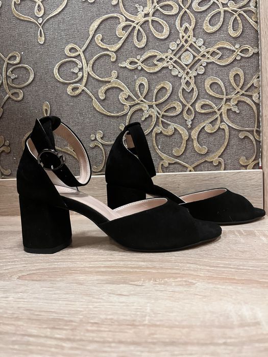 Босоніжки 38р натуральний замш